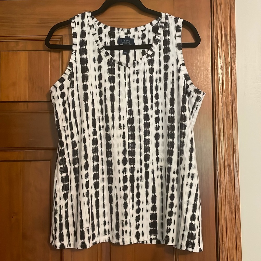 DENIM & CO. black and grey scoop neck tank